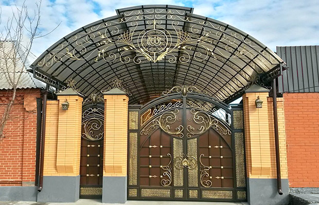 Купить или заказать ворота для дома с навесом - стильные и надежные решения для вашего участка в Белорецке от 41325 руб | ВоротМастер-Блр